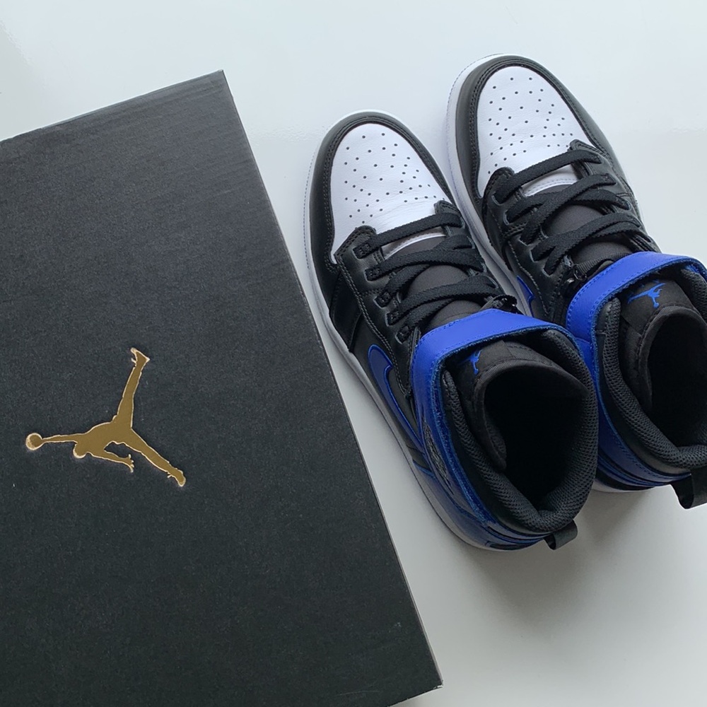 Air Jordan 1 Hi Flyease Hyper Royal